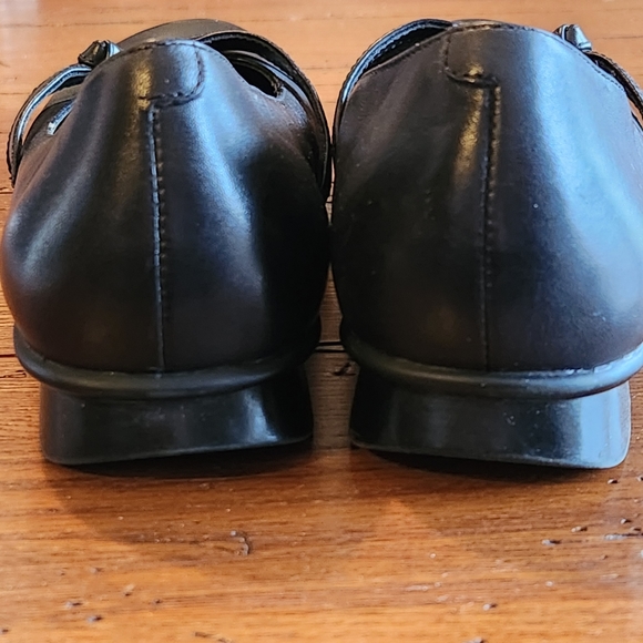 NWOT Bare Traps Restless leather flats Size 7 Color black - Picture 6 of 7